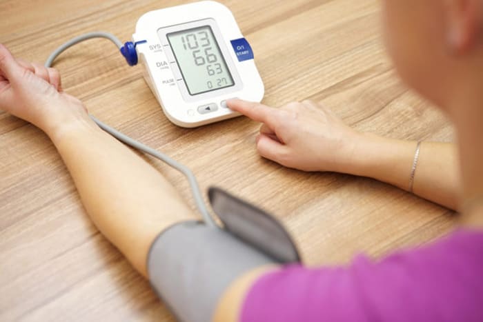 فشار خون و آشنایی با عملکردهای دستگاه فشار سنج 2